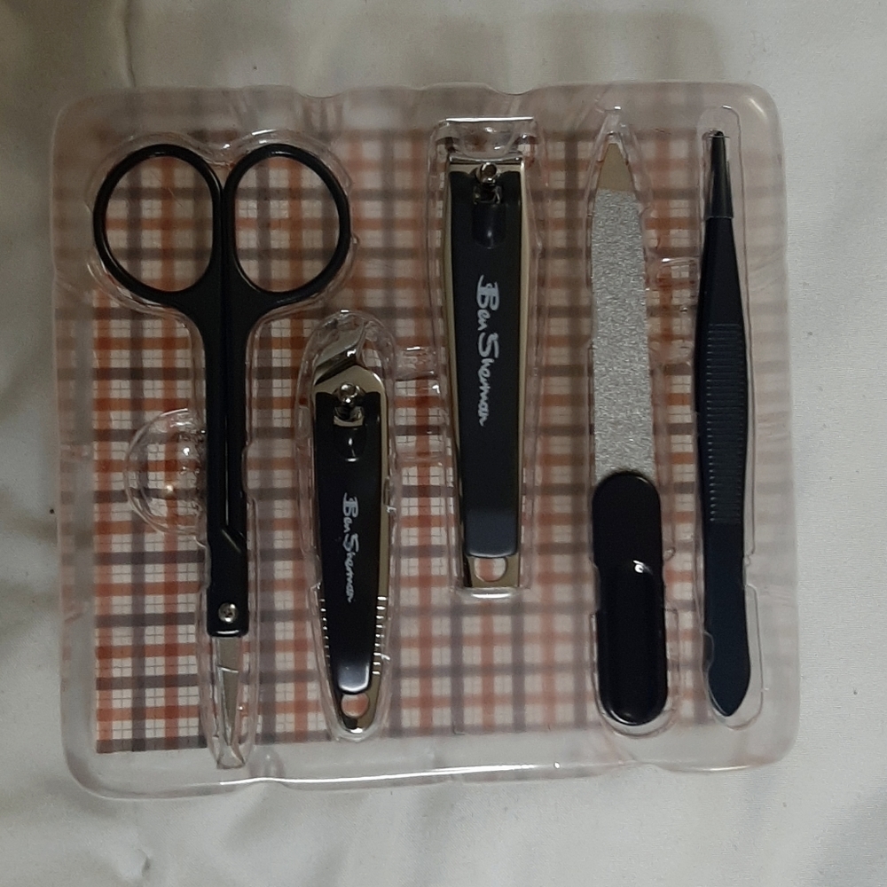 Ben Sherman Grooming Travel Kit - Picture 3 of 5
